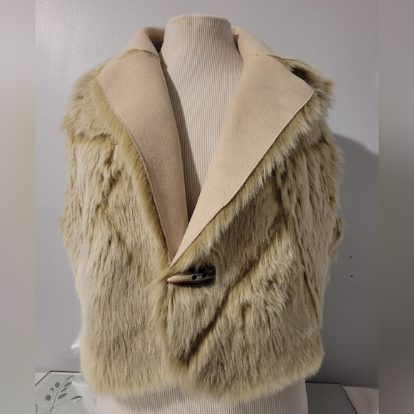 REVERSIBLE FAUX FUR SUEDE VEST - Picture 3 of 10